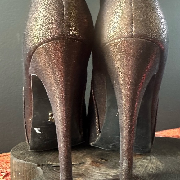 Rock and republic booties metallic like new - Picture 6 of 8